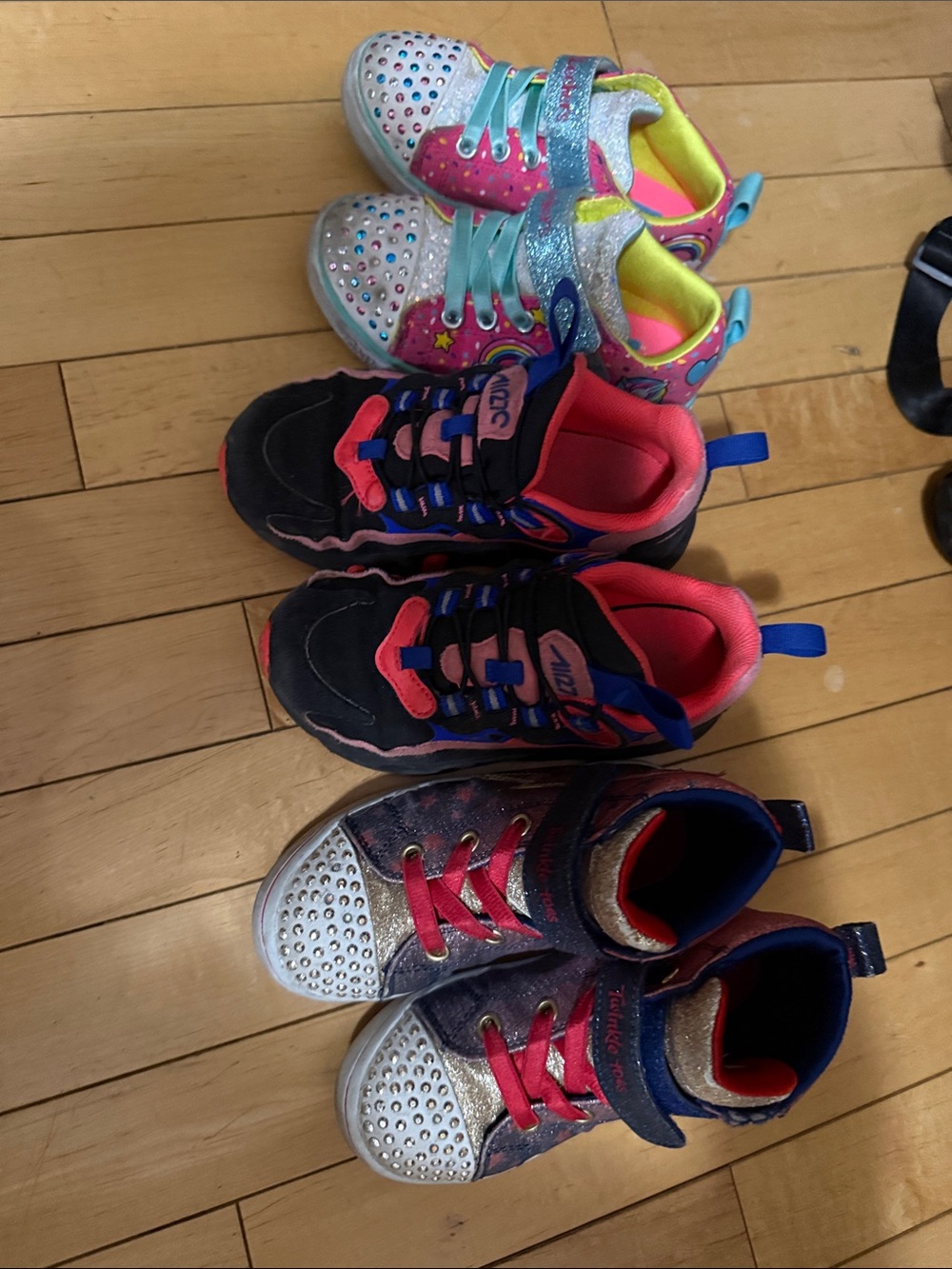Girl’s 2 light up shoes + 1 Nike shoes bundle (us 10)